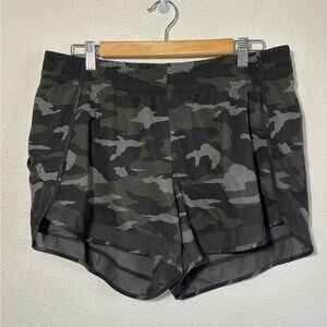 Athleta Camo Printed Mesh Racer Run Shorts 4” Size Large | running | fitness |